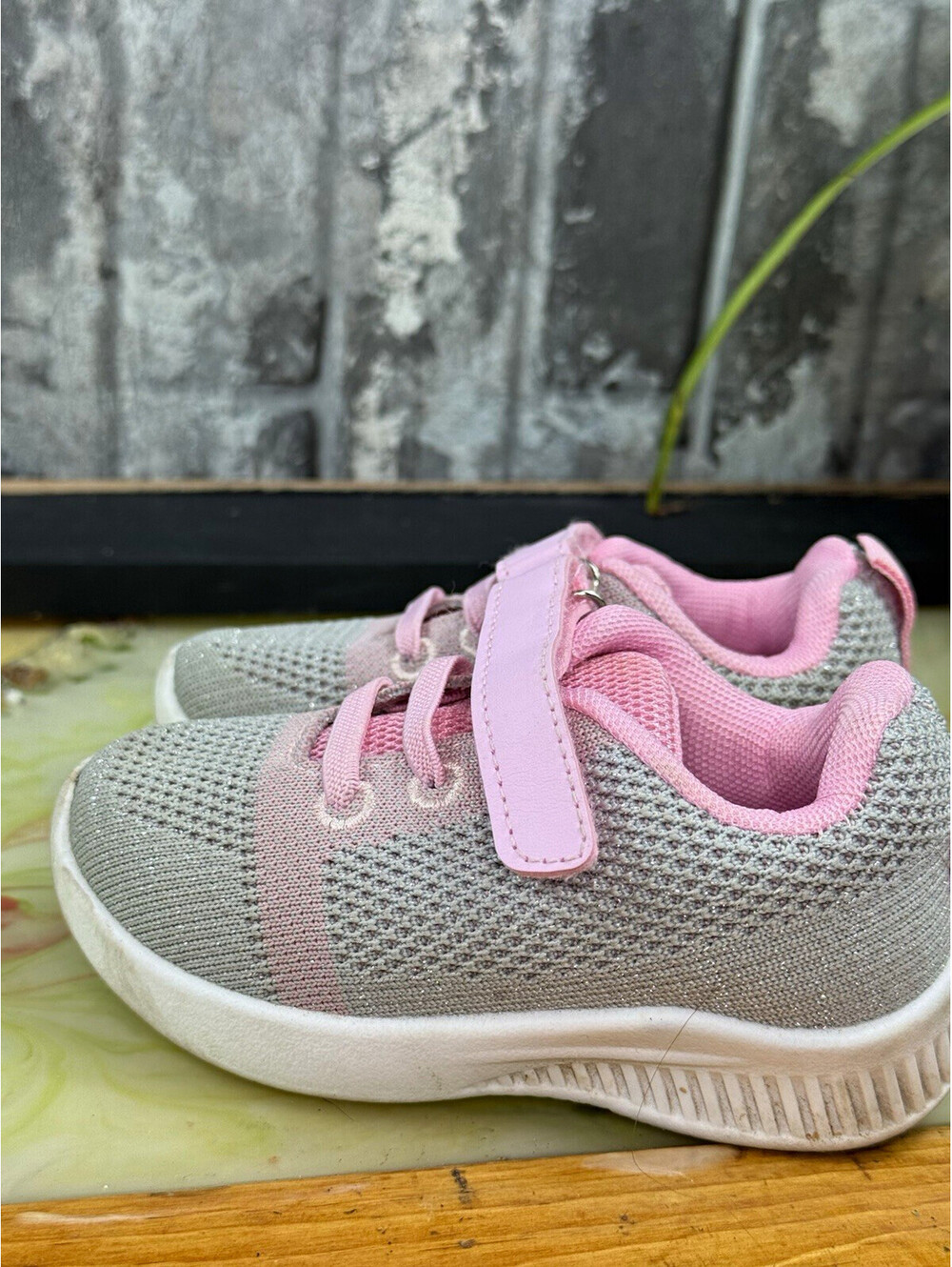 Inerto Unisex Kids Gray/Pink Mesh Hook & Loop Low Top Sneakers US 4
